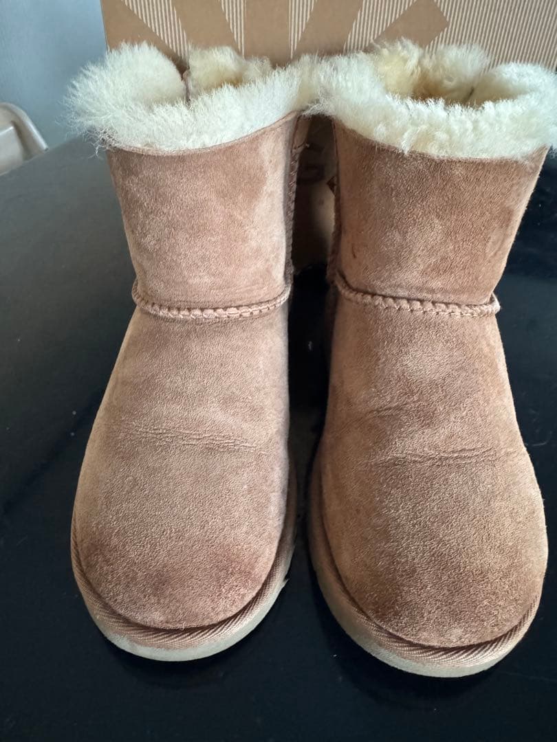 UGG ブラウン リボン付きブーツ21センチ　箱付き　試着のみ