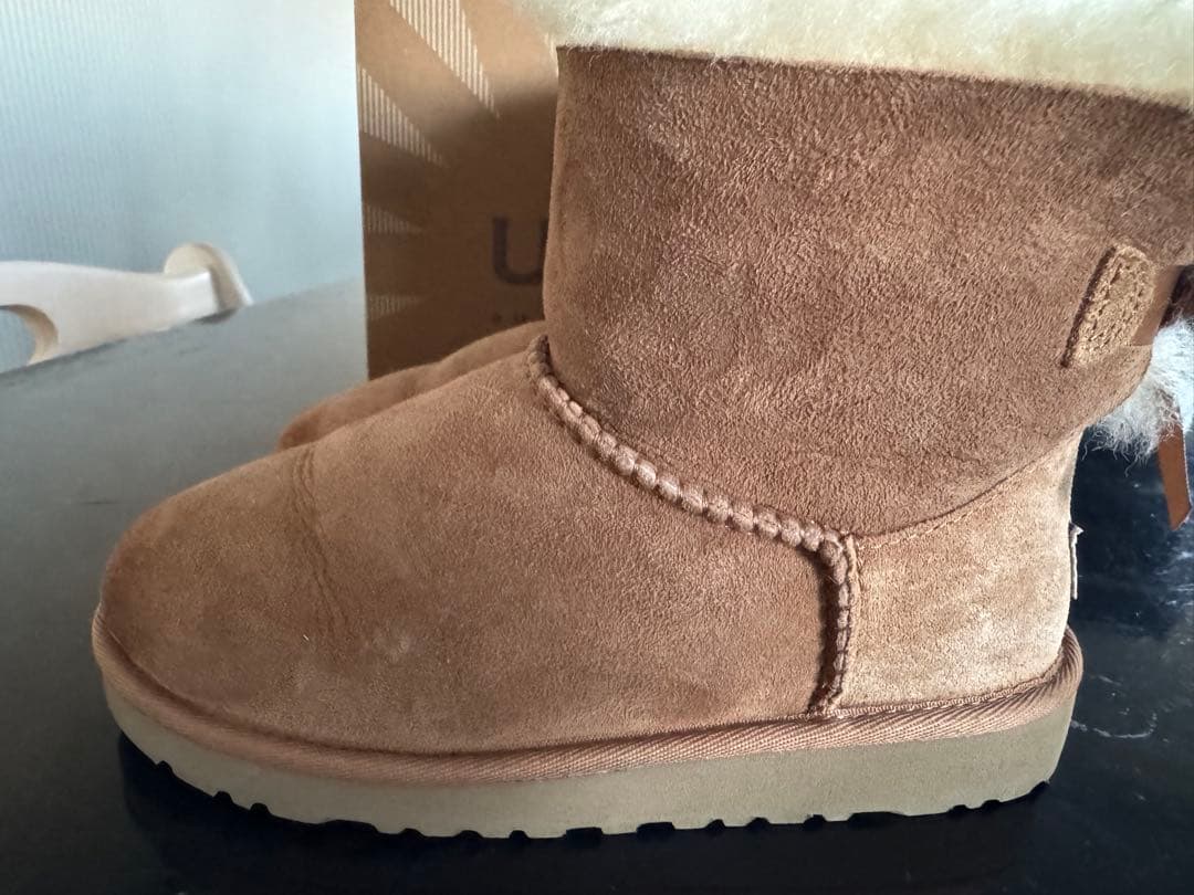 UGG ブラウン リボン付きブーツ21センチ　箱付き　試着のみ