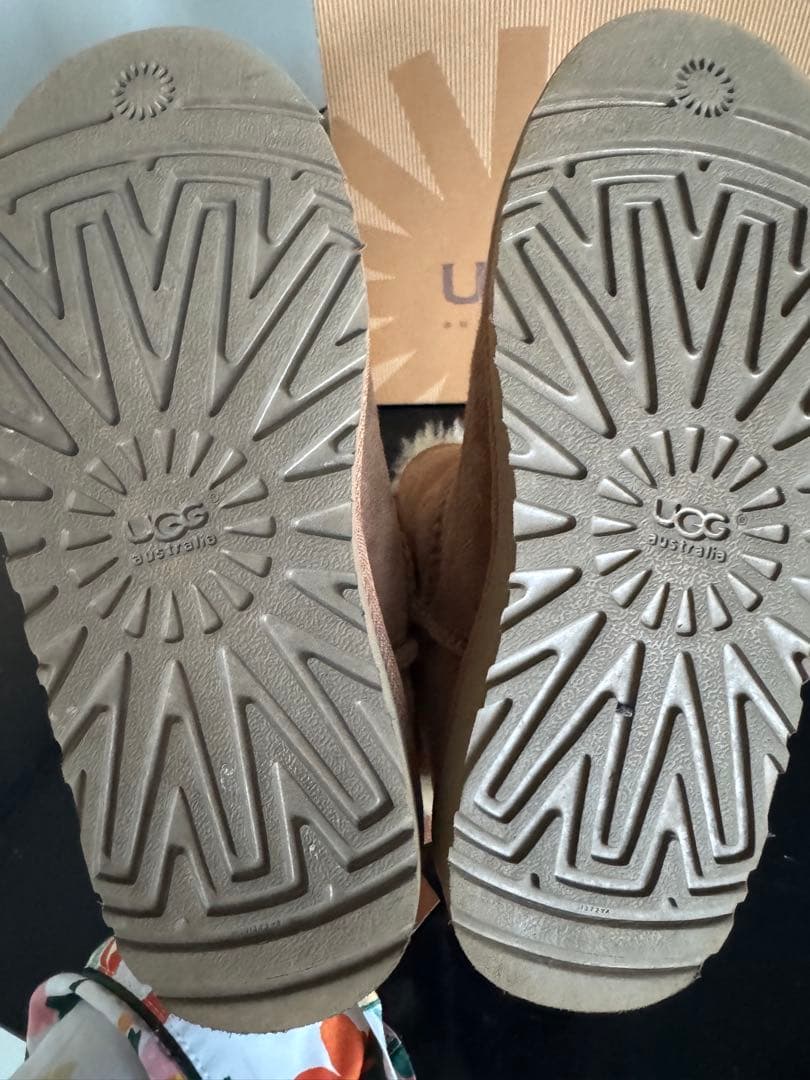 UGG ブラウン リボン付きブーツ21センチ　箱付き　試着のみ