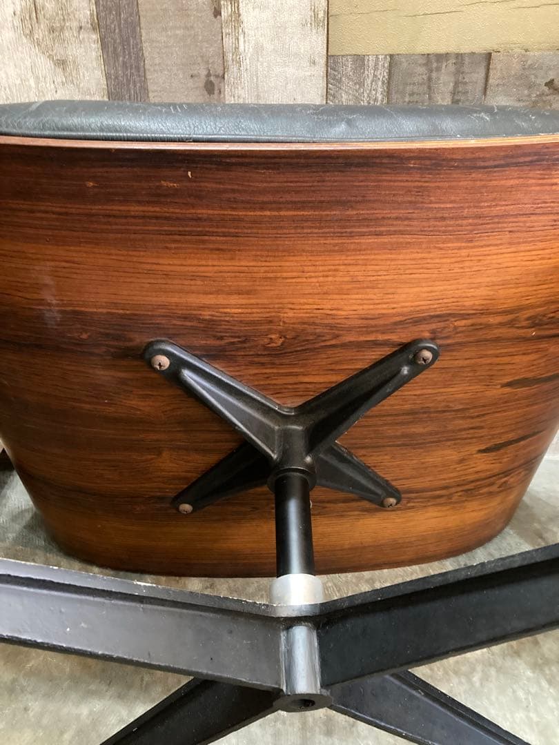 ハーマンミラー　イームズ　EMS レザーラウンドチェア　オットマン別売り