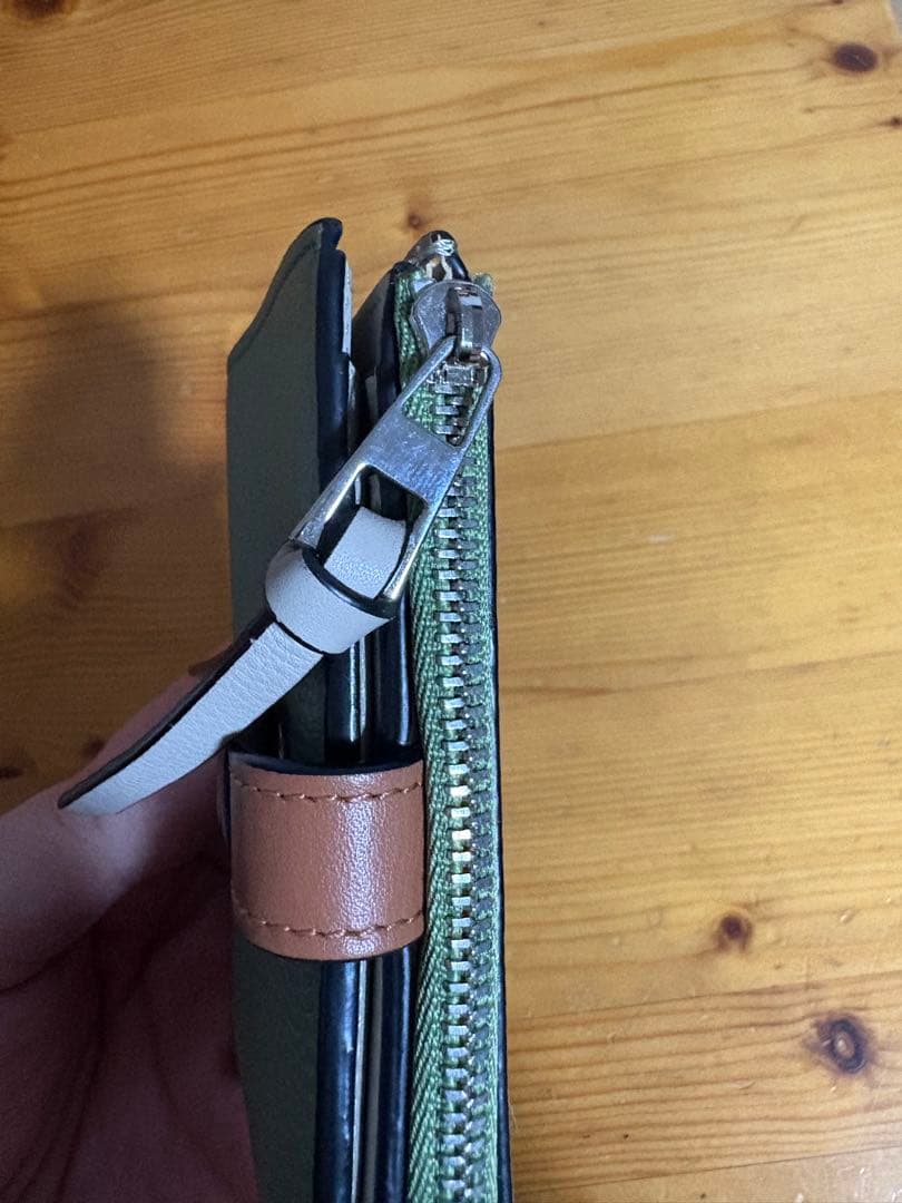 【美品】LOEWE 二つ折り財布 スリムジップバイフォールドウォレット