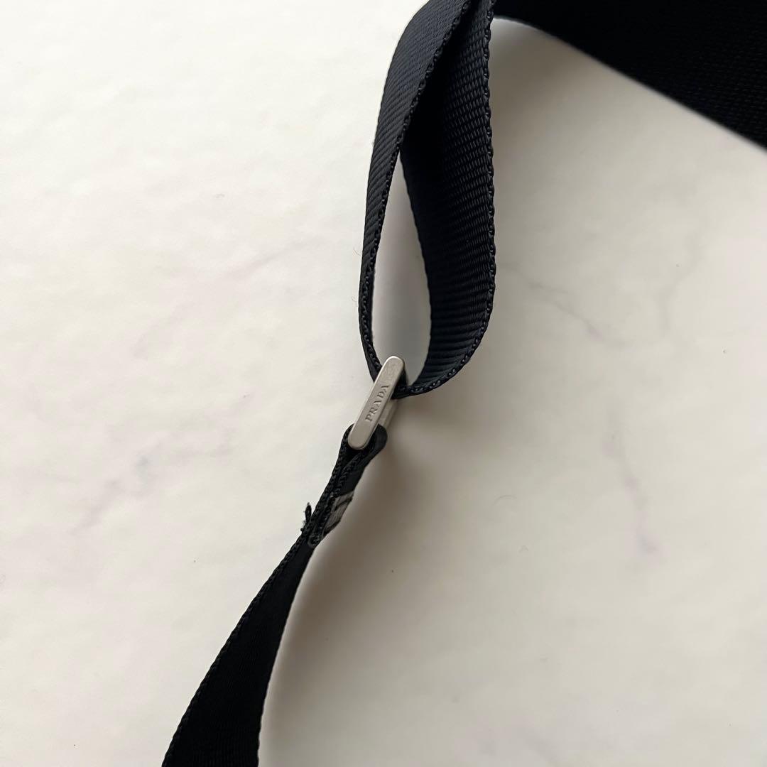 プラダ メッセンジャー ショルダーバッグ ブラック 黒 三角プレート フラップ