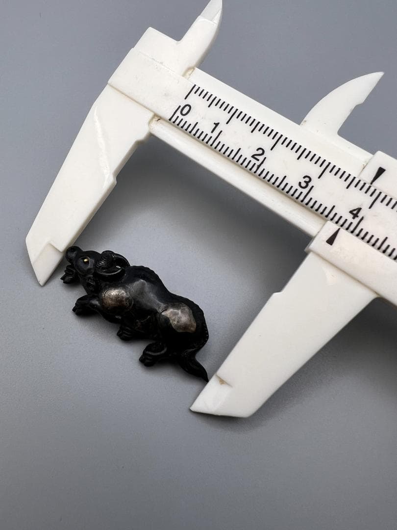 【海】江戸明治期　牛形　手彫　目貫　金具　金目　銅製鍍金　骨董品