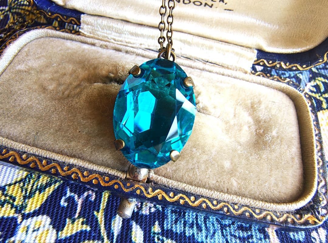 ブルージルコンスワロフスキー オーバル型ペンダント　ヴィンテージスワロフスキー