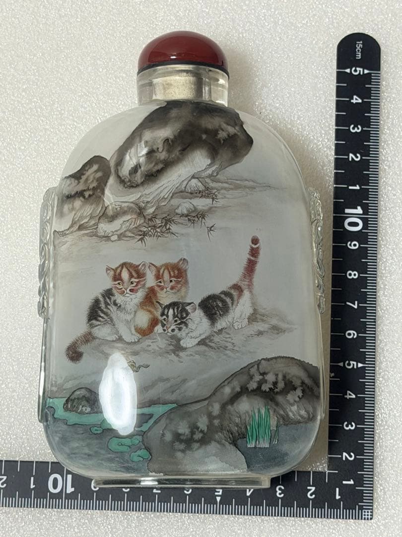 猫とリスの絵柄 內絵鼻煙壺