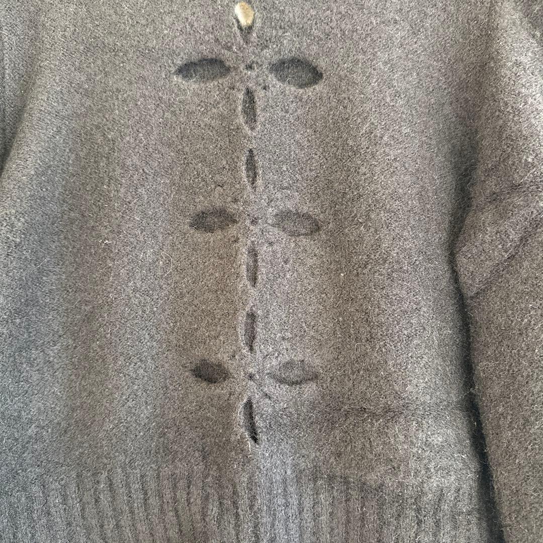 黒 カットアウトデザイン クロップドニット