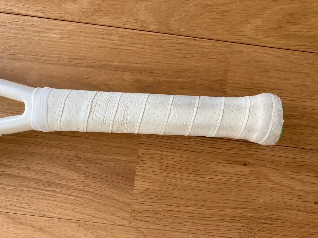 テニスラケット プリンス　エンブレム110 ホワイト ケース付き