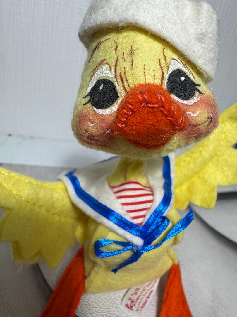 フェルト製セーラー服のキャラクター人形