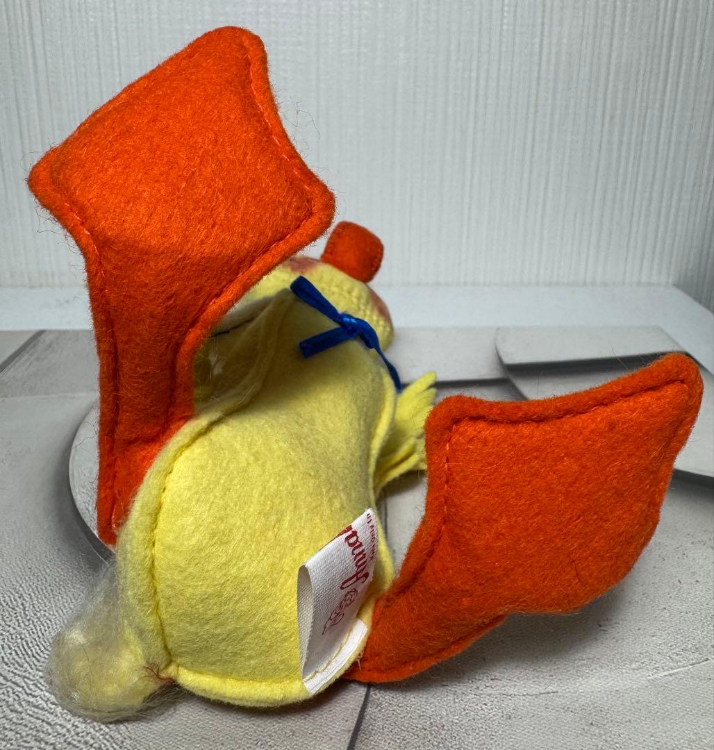 フェルト製セーラー服のキャラクター人形