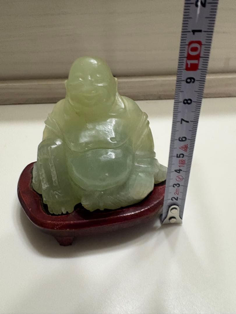 翡翠 手彫りの布袋さま 木製台座付き