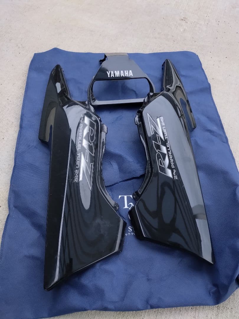 YAMAHA R1-Z　カウル　外装　黒