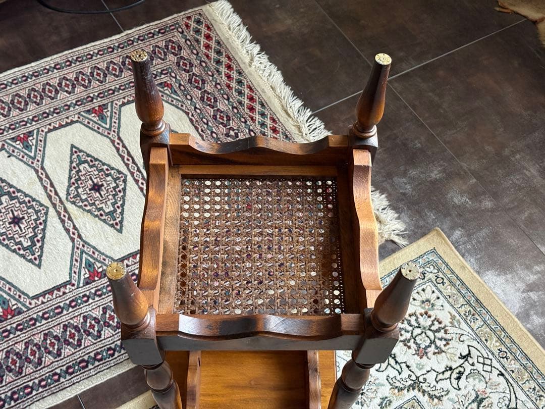 カリモク　サイドテーブル　アンティーク調　ディスプレイ家具　レトロ　IZ