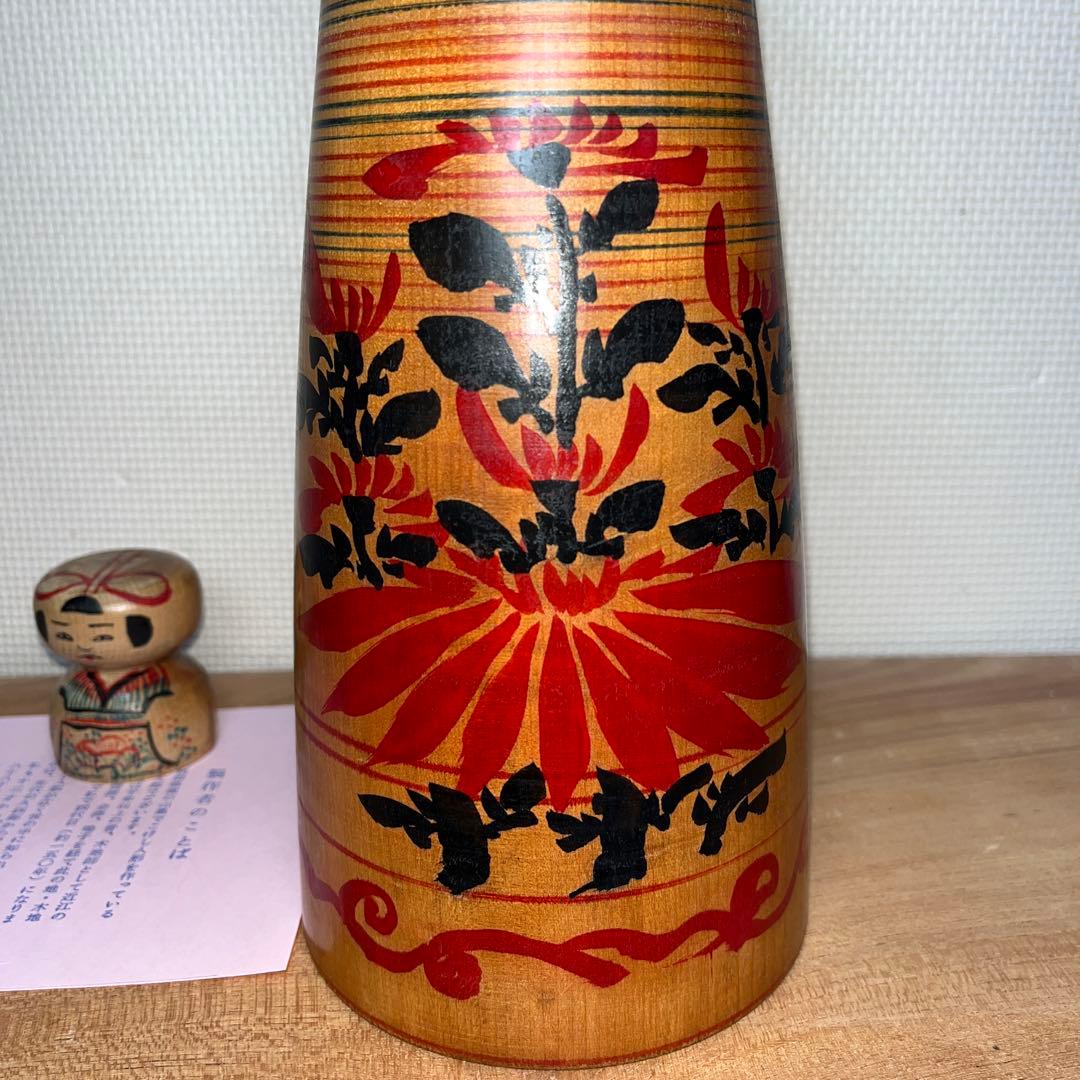 ⭕️現代の名工　小椋久太郎　超レア　朱桂材　赤色菊模様　大型　伝統こけし