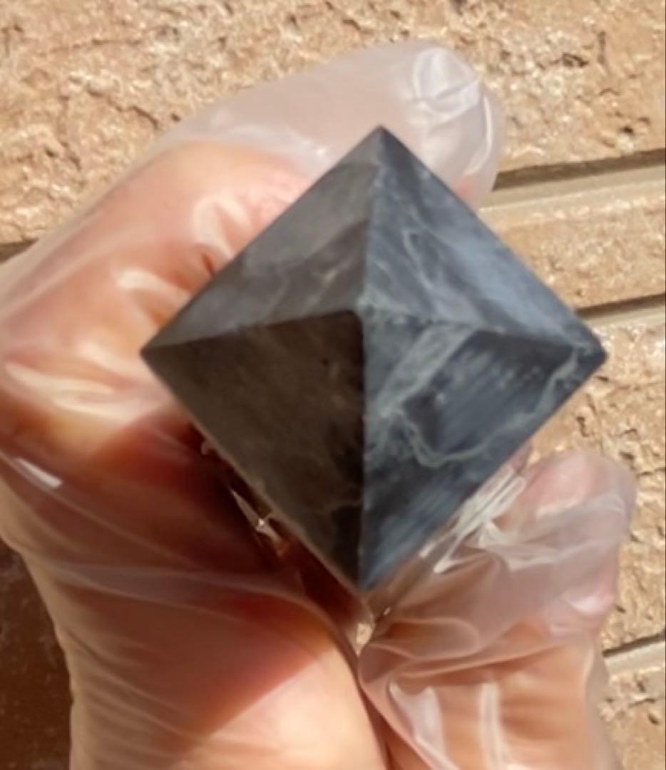 フォッシルマーブル（化石大理石）タワー／ポイント 希少六角柱 天然石 原石 鉱物