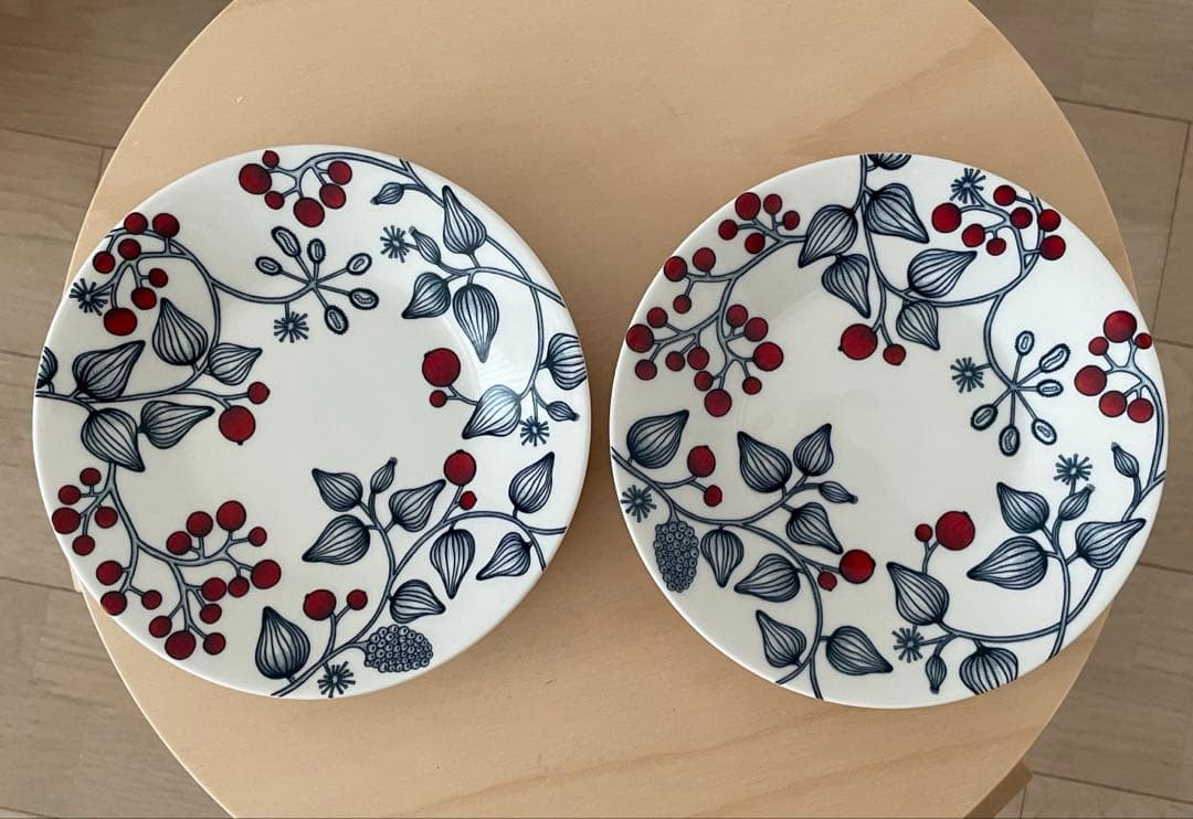 ARABIA ルノ　フロストベリー　プレート２枚　16.5㌢