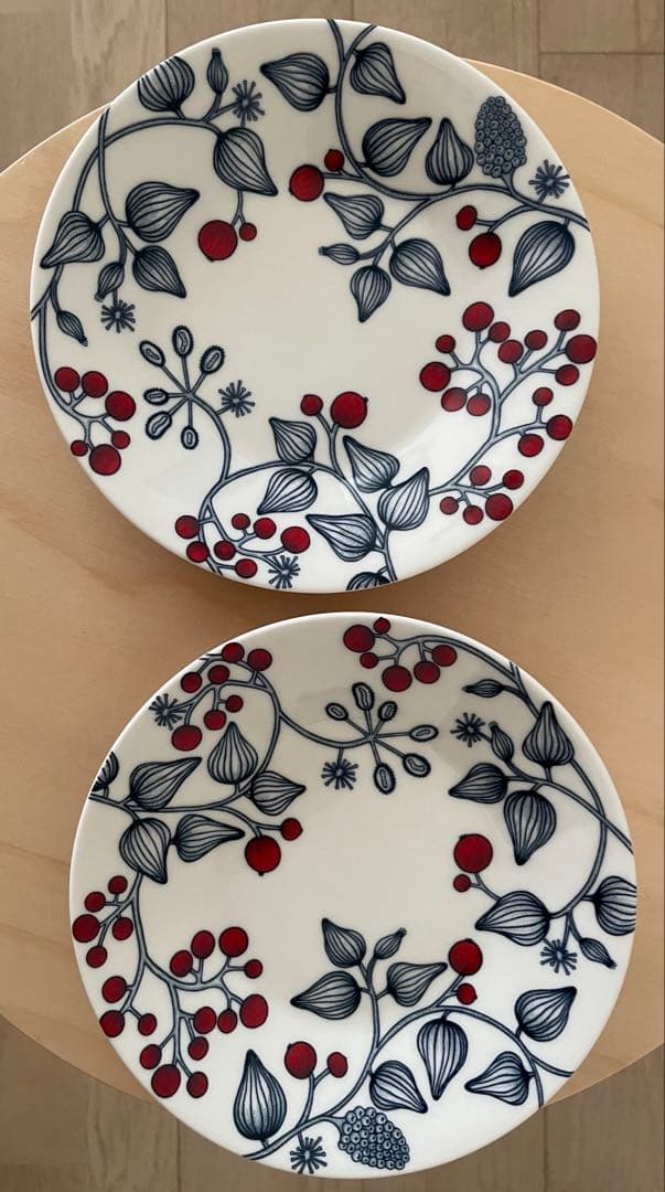 ARABIA ルノ　フロストベリー　プレート２枚　16.5㌢