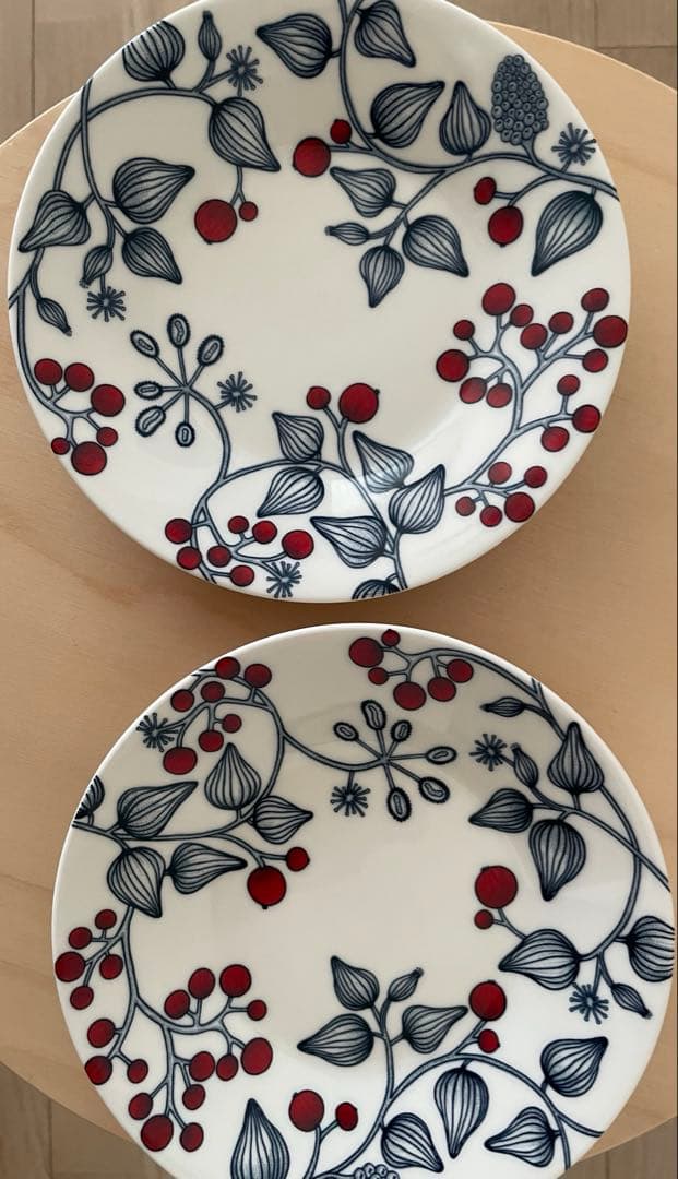 ARABIA ルノ　フロストベリー　プレート２枚　16.5㌢