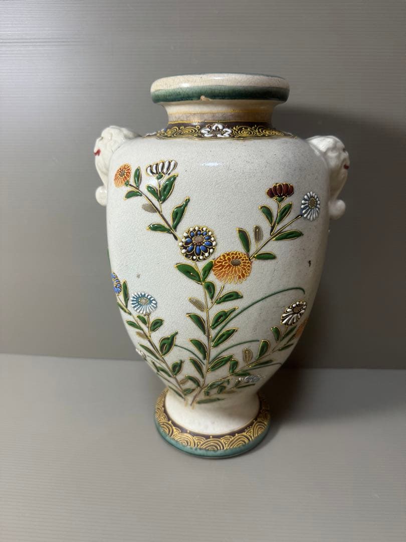 2107 明治時代 名工【寿山造】 薩摩焼 金彩色絵花蝶文 花瓶　時代物