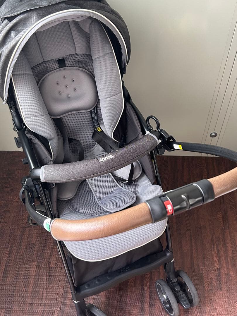 美品 アップリカ ベビーカー ラクーナクッション
