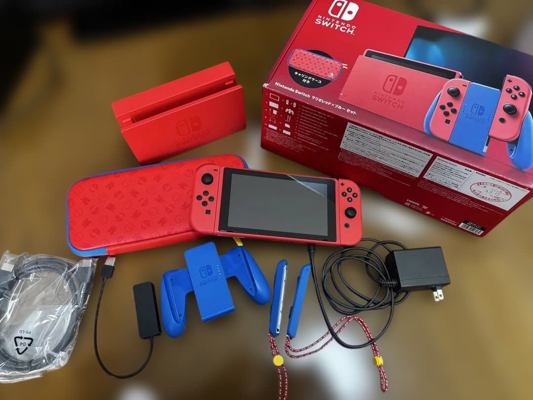 シ*ン様 任天堂Switch 本体　マリオレッド