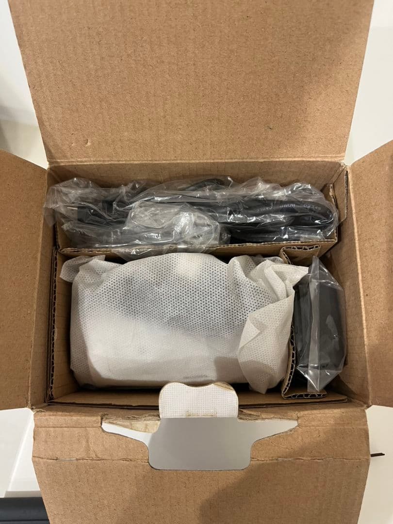 18年製　SONYビデオカメラHDR-CX680三脚付き