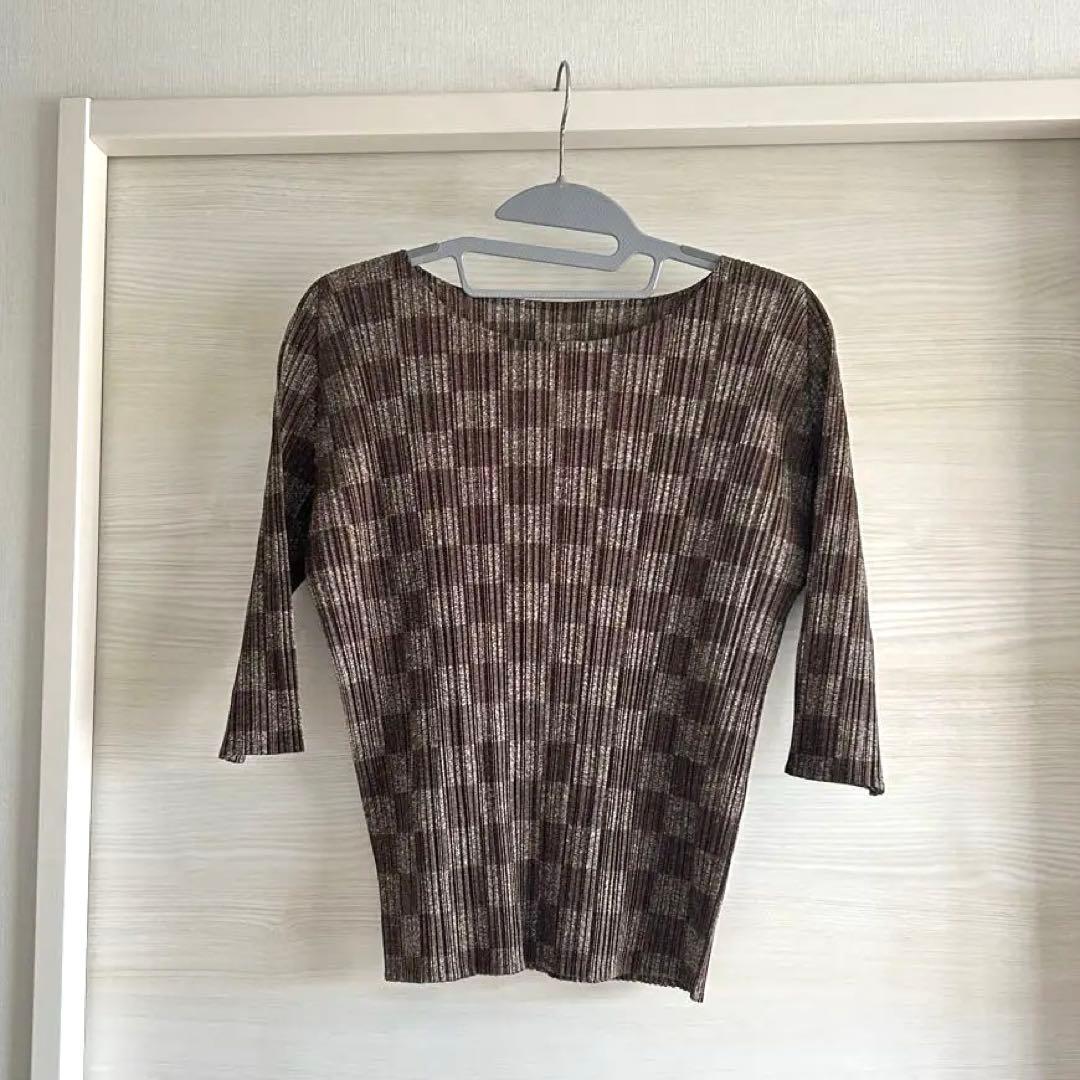 プリーツプリーズ　一松模様　ブロックチェック　ブラウン　トップス