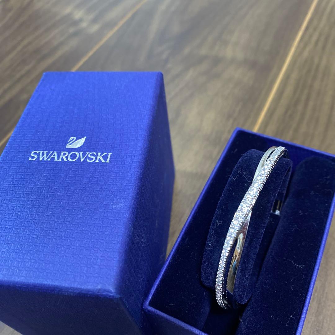 スワロフスキー バングル ブレスレット Mサイズ お値下げ中