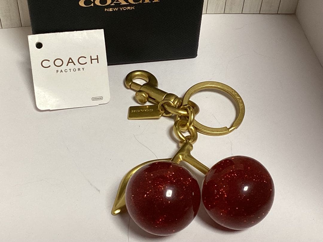 タグ付き未使用美品コーチCOACH チェリーキーホルダー レッド本物さくらんぼ