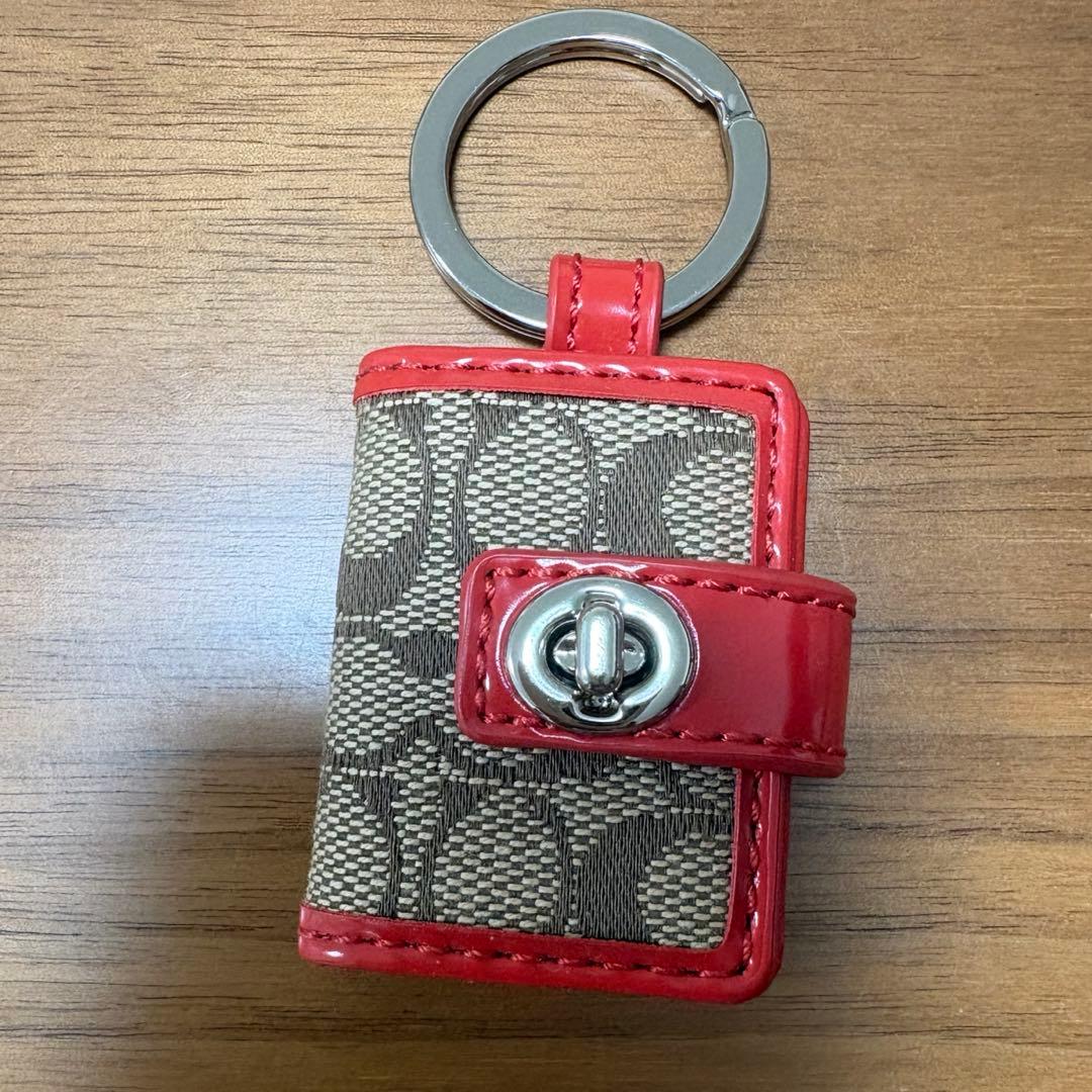 coach コーチ　写真入れ手帳型　キーリング　キーホルダー　赤