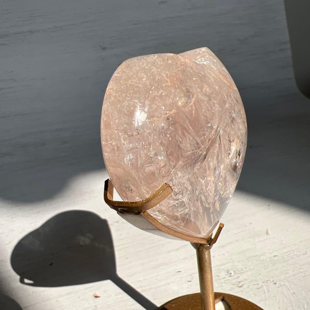 天然石　ピンクアクォーツ　ぷっくりハート　台座付き