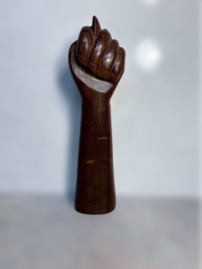 ブラジリアンモダン 木彫ハンドスカルプチャー 握り拳 ローズウッド系 無垢材
