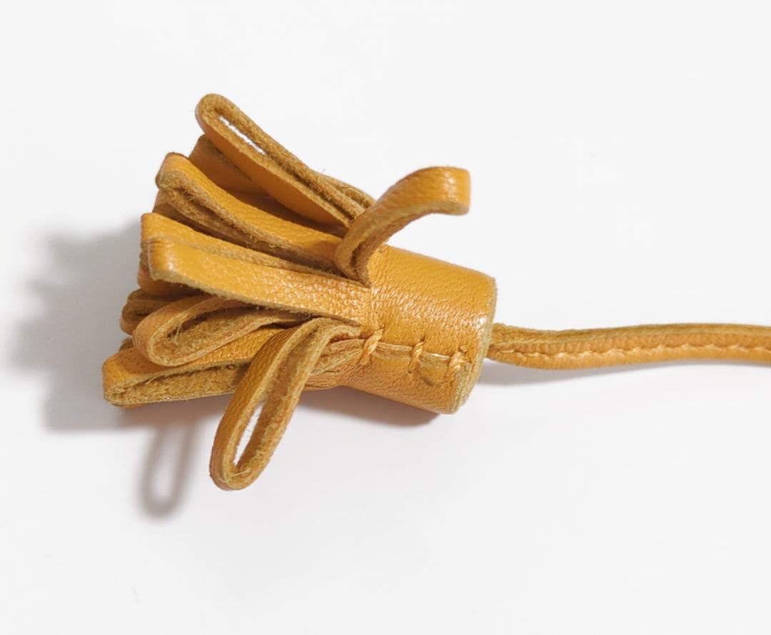 エルメス カルメンチータ グランポンポン20 ブックマーク しおり チャーム