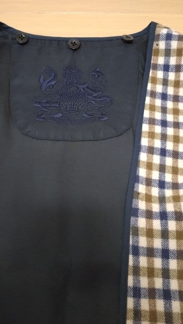 アクアスキュータム　ネイビー トレンチコート チェック裏地