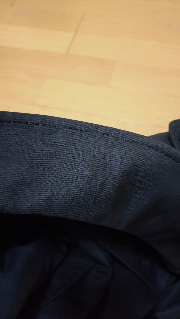 アクアスキュータム　ネイビー トレンチコート チェック裏地