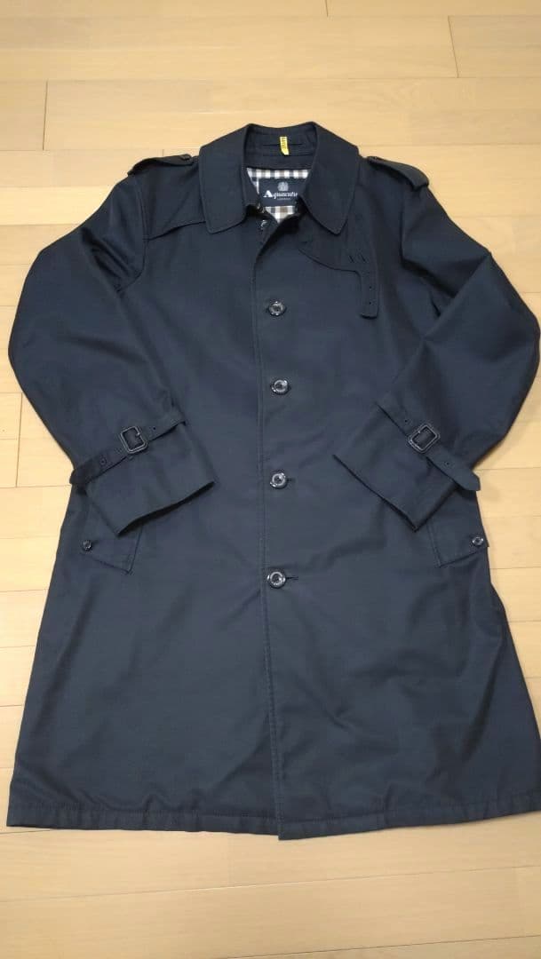 アクアスキュータム　ネイビー トレンチコート チェック裏地