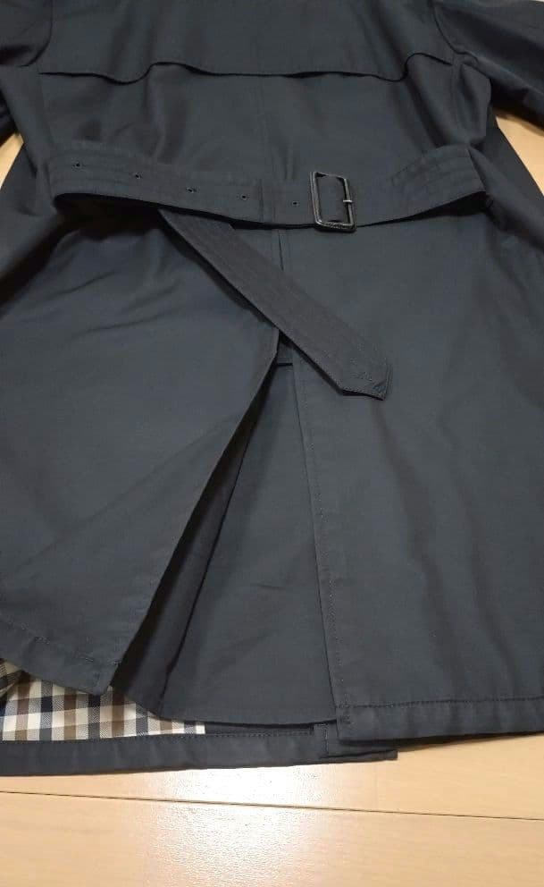 アクアスキュータム　ネイビー トレンチコート チェック裏地