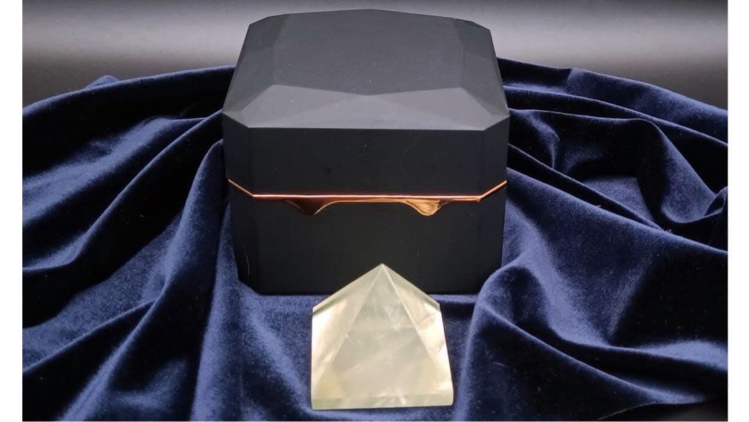 天然水晶（レモンシトリン）　５cmピラミッド