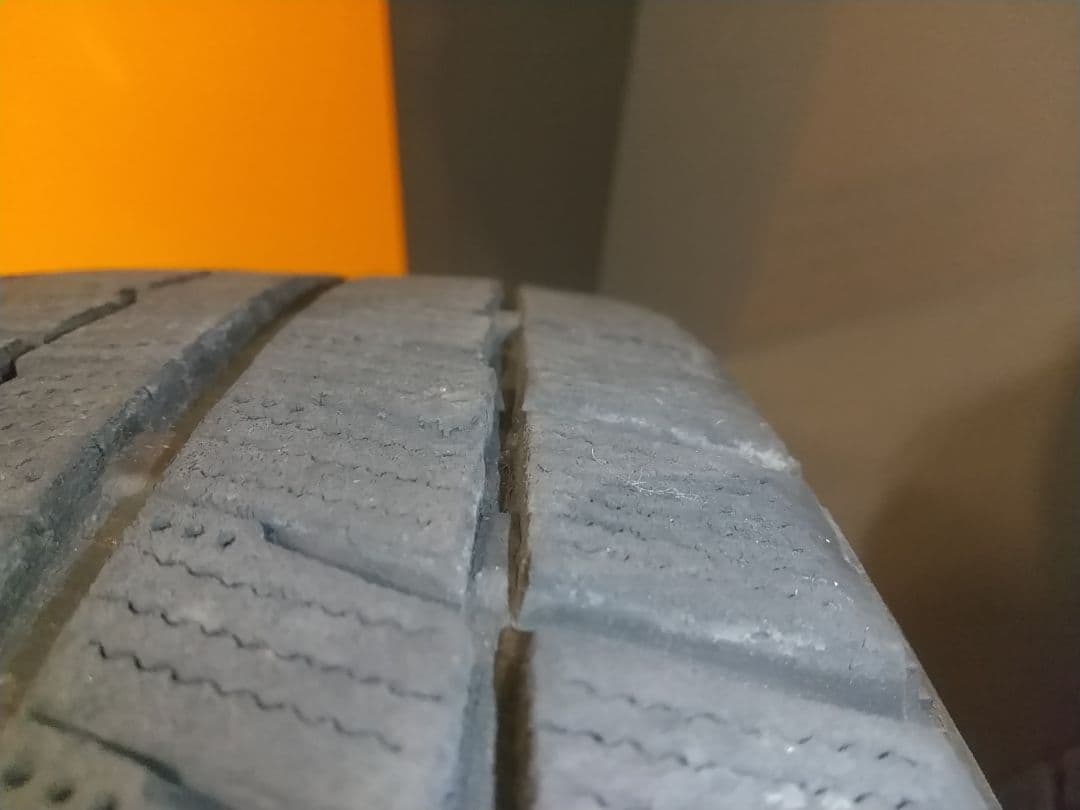 引取限定 195/65R15 スタッドレスタイヤ&ホイール４本