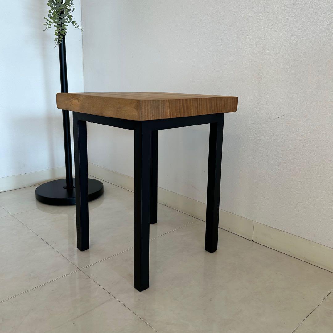 新品☆腰掛け スツール 楠無垢 ナイトテーブル アイアン 花台 電話台 補助椅子