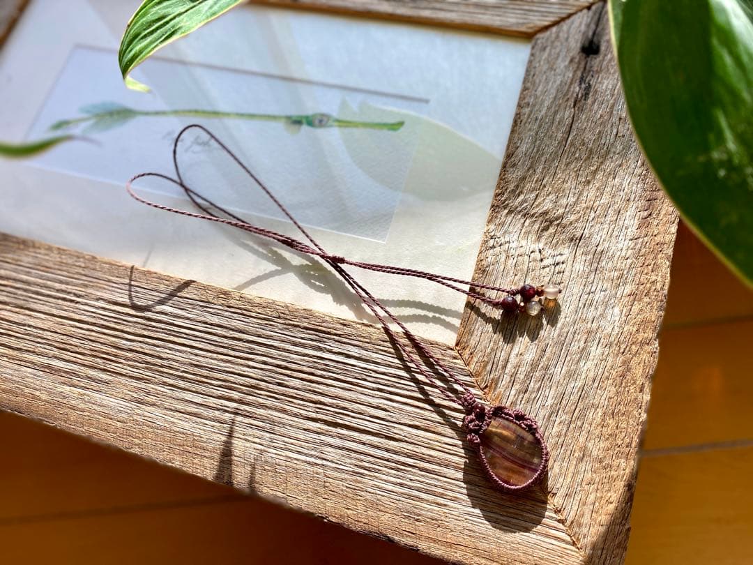 ジーニアス＊フローライト天然石マクラメネックレス/日々のお守りアクセサリー