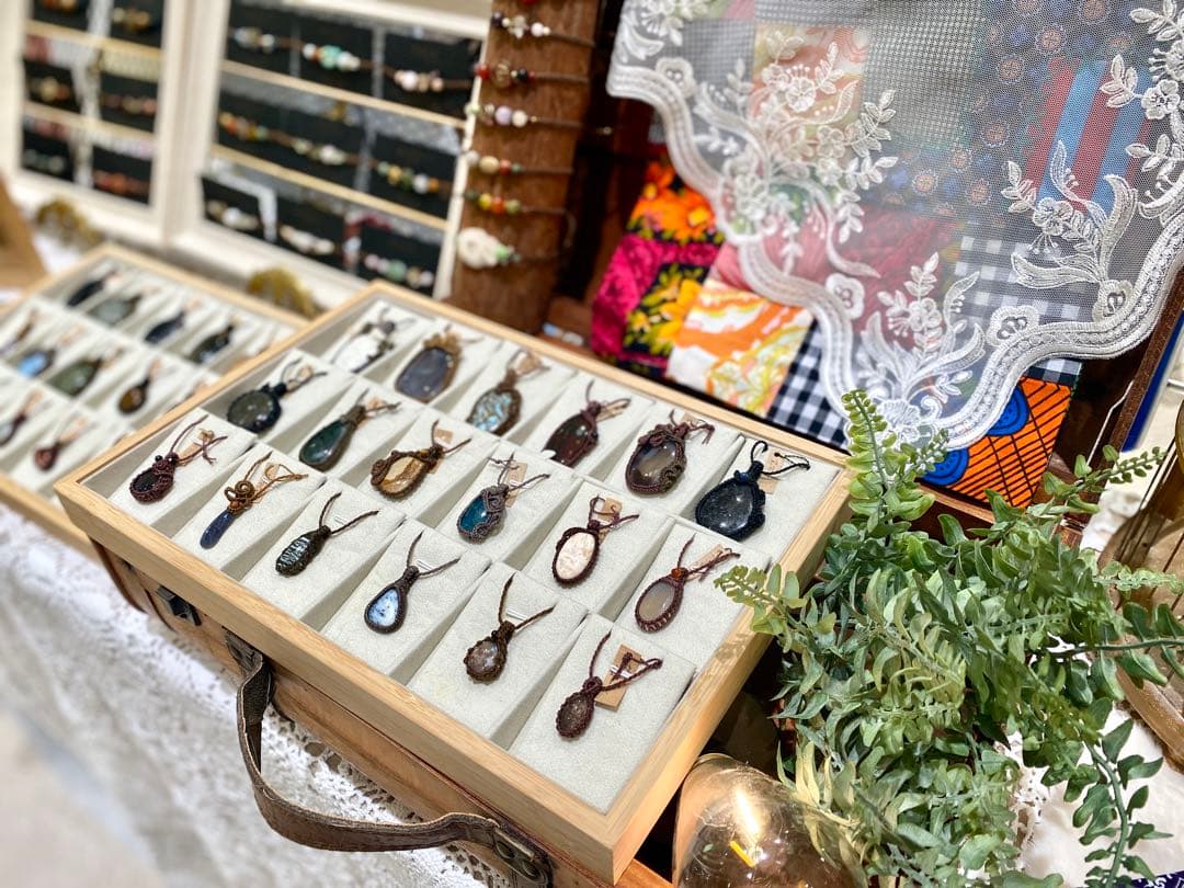 ジーニアス＊フローライト天然石マクラメネックレス/日々のお守りアクセサリー