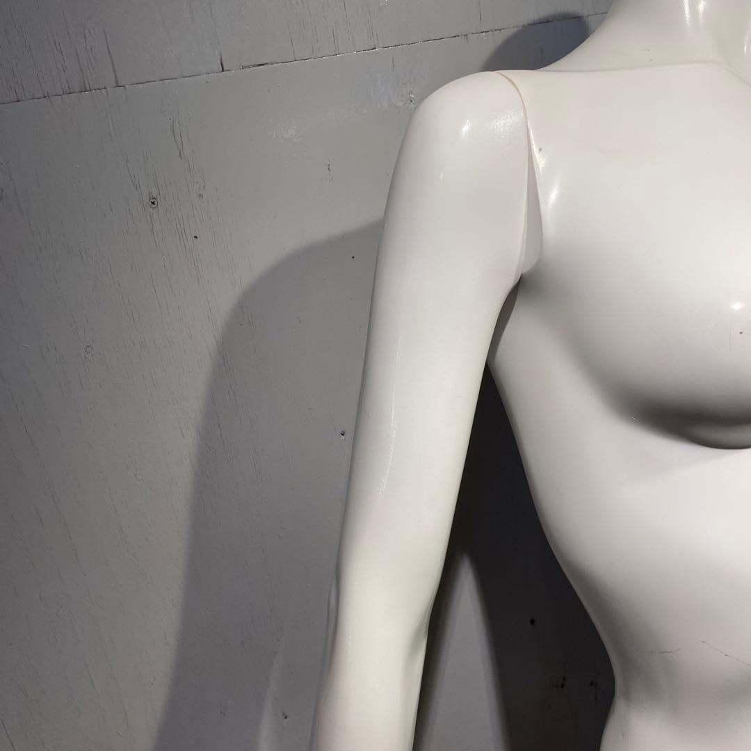 店舗用レディース足なしトルソー（マネキン）足なし　ショップ 一点もの