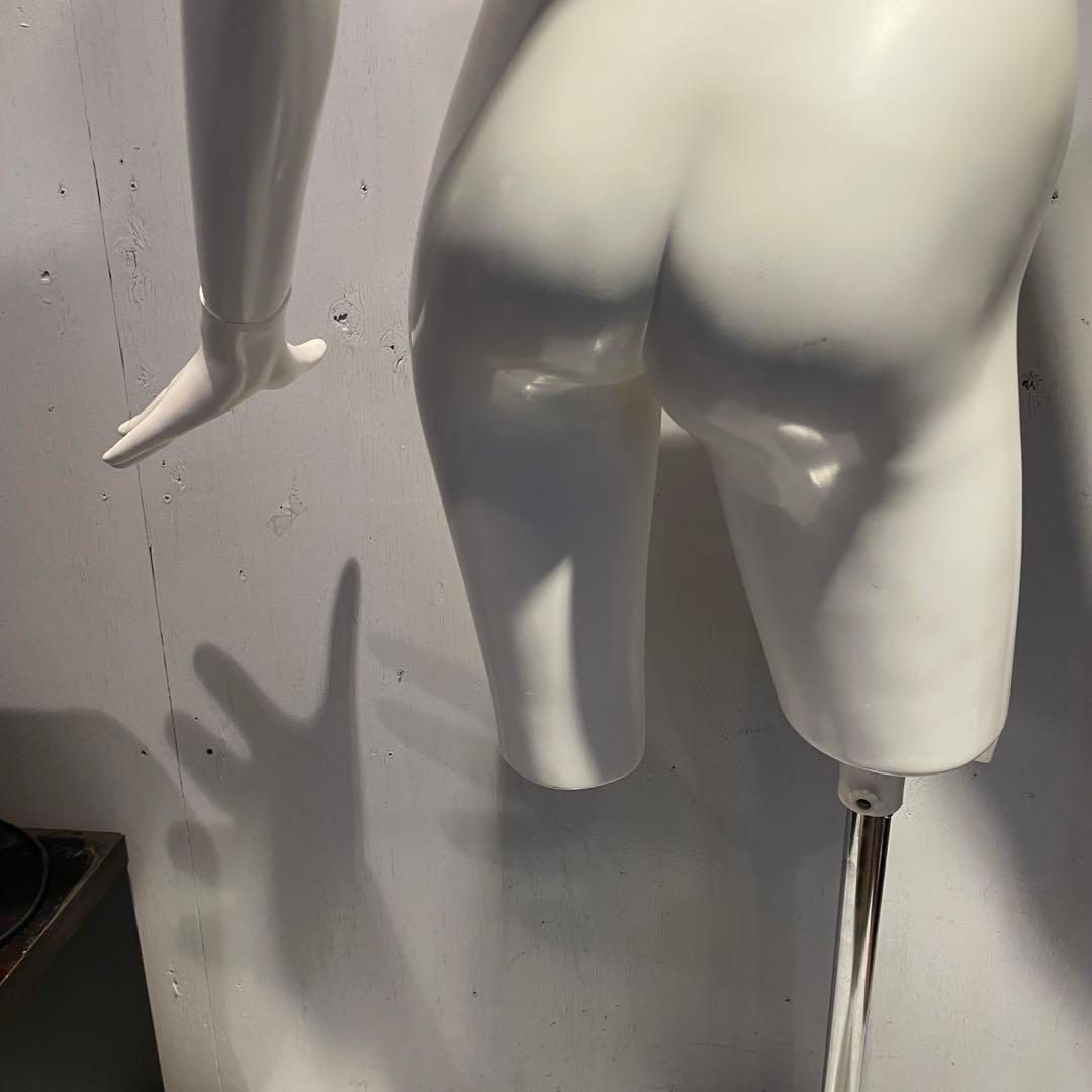 店舗用レディース足なしトルソー（マネキン）足なし　ショップ 一点もの