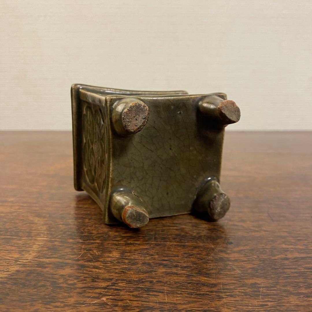 明時代 龍泉窯青磁 花文四足香炉 銅蓋付