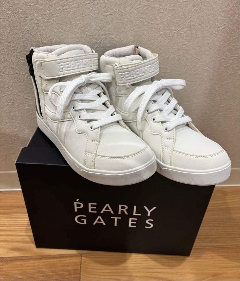 パーリーゲイツゴルフシューズ 【白と黒のコンビのハイカット】