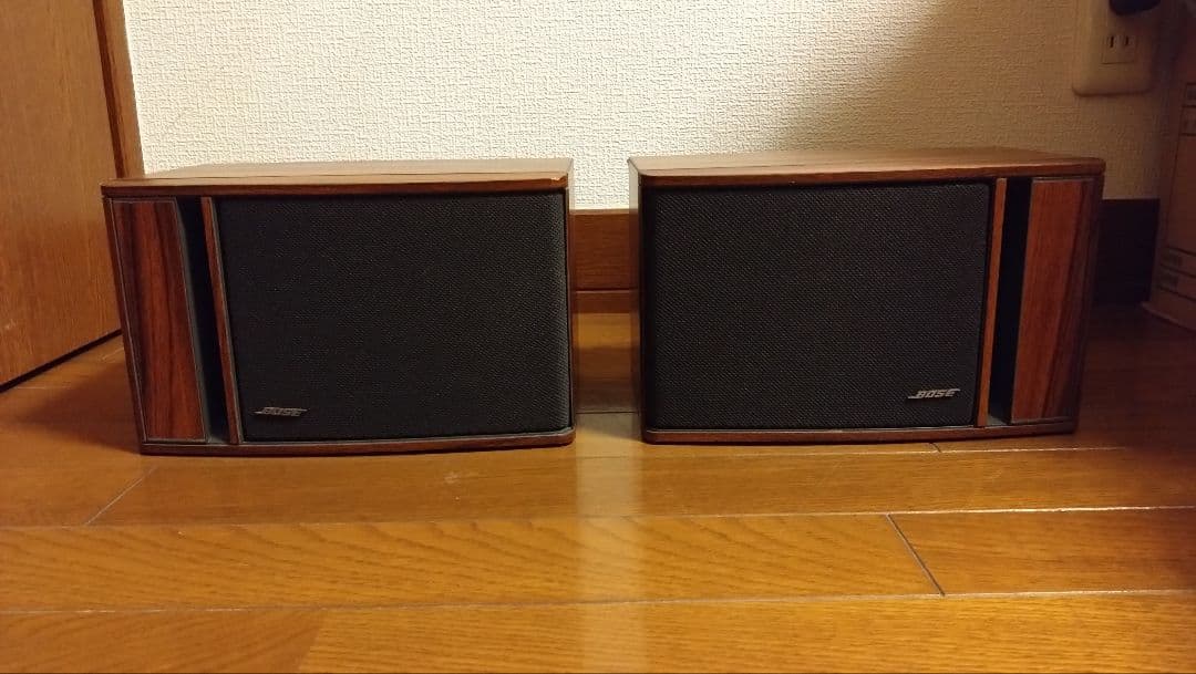 BOSE 100J スピーカー　木目調　ブラケットつき
