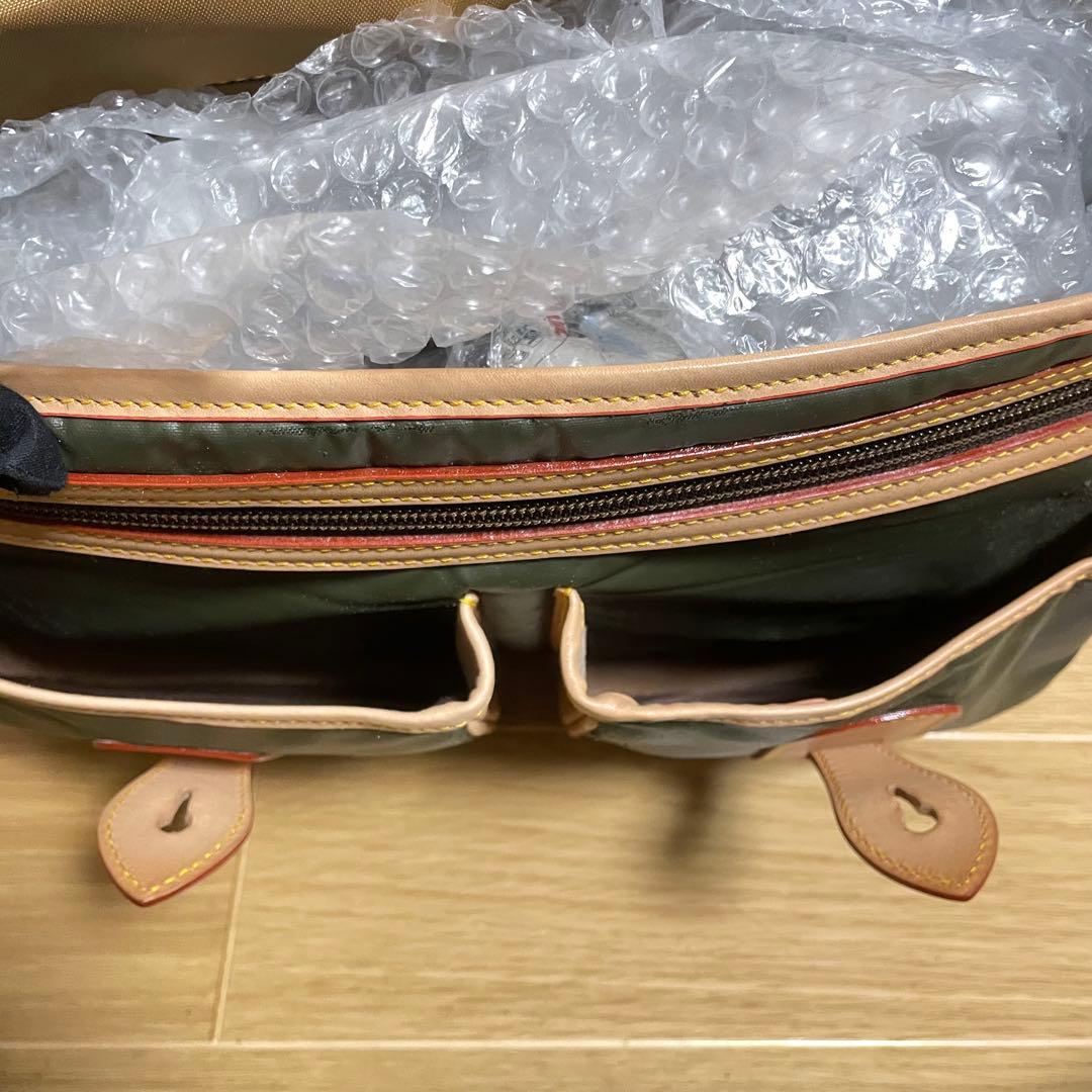 美品 ハンティングワールド メッセンジャーバッグ バチュークロス A4収納可能