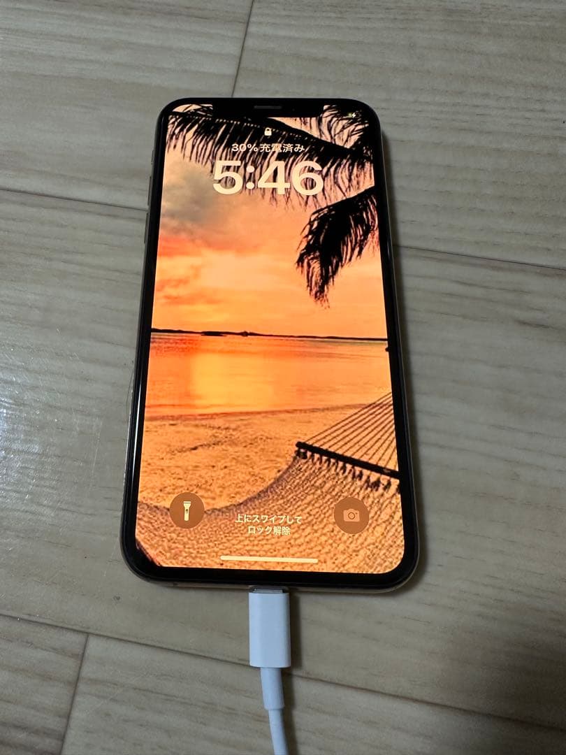 美品　iPhone Xsゴールド