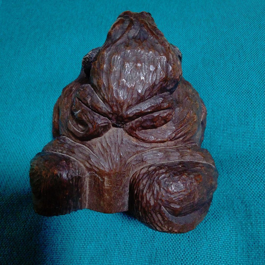 手掘りの親子カエルです。自宅の蔵出しですが時代物と思います。