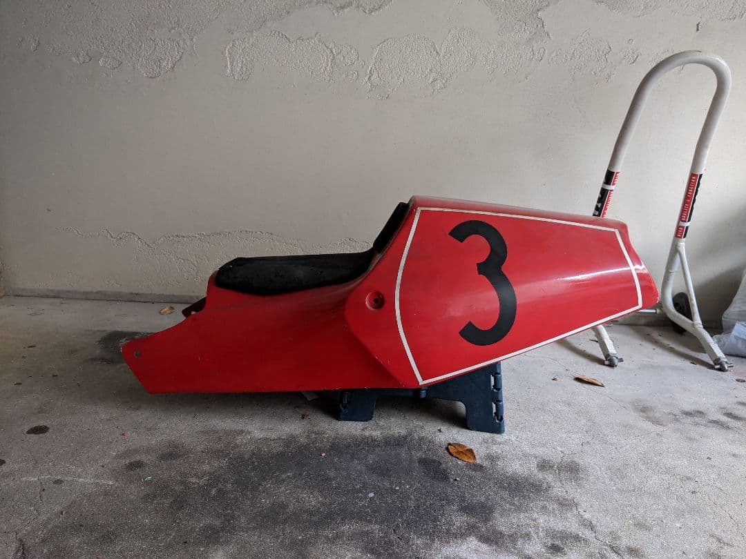 tzr250 3xv?　マジカルレーシング　シートカウル　frp